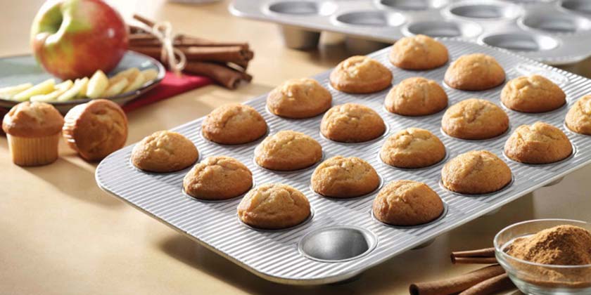  Wilton 12-Cavity Whoopie Pie Baking Pan, Makes Individual 3  Diameter Baked Goods and Treats, Non-Stick and Dishwasher-Safe, Enjoy or  Give as Gift, Metal (1 Pan): Home & Kitchen