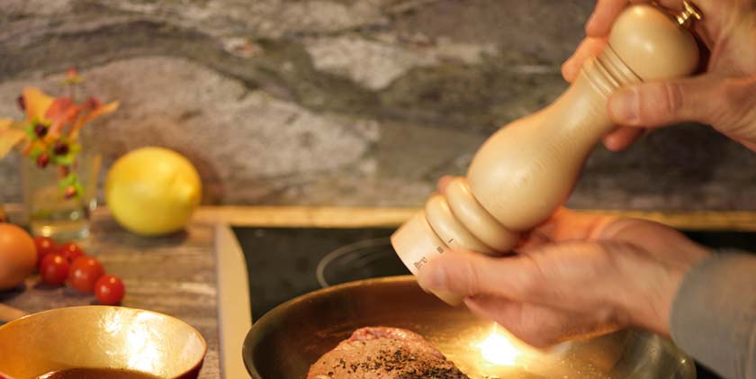 https://www.chefscomplements.co.nz/wp-content/uploads/2015/10/salt-and-pepper-grinders-big-box.jpg