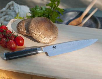 Shun DM0706 Classic Chef's Knife 8 inch Blade, Pakkawood Handle