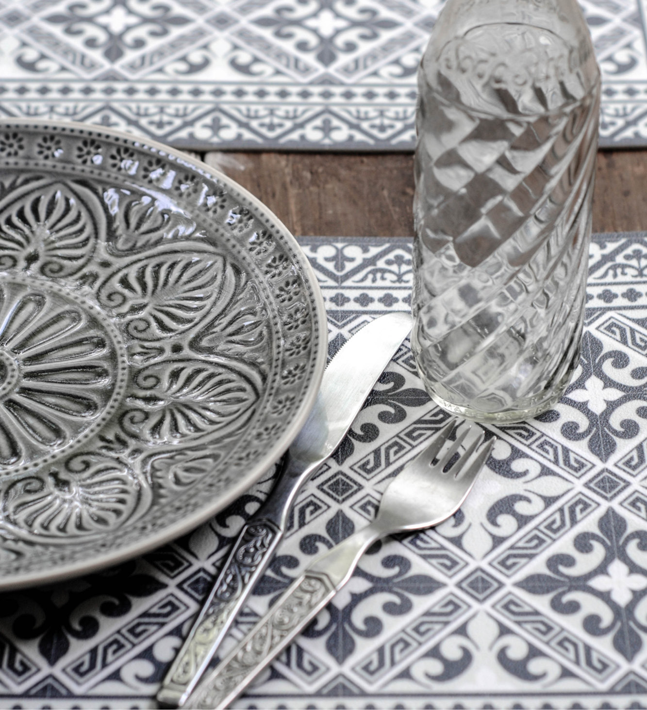 Beija Flor FLor De Lis Grey Vinyl Placemat 33x50cm - Chef's Complements