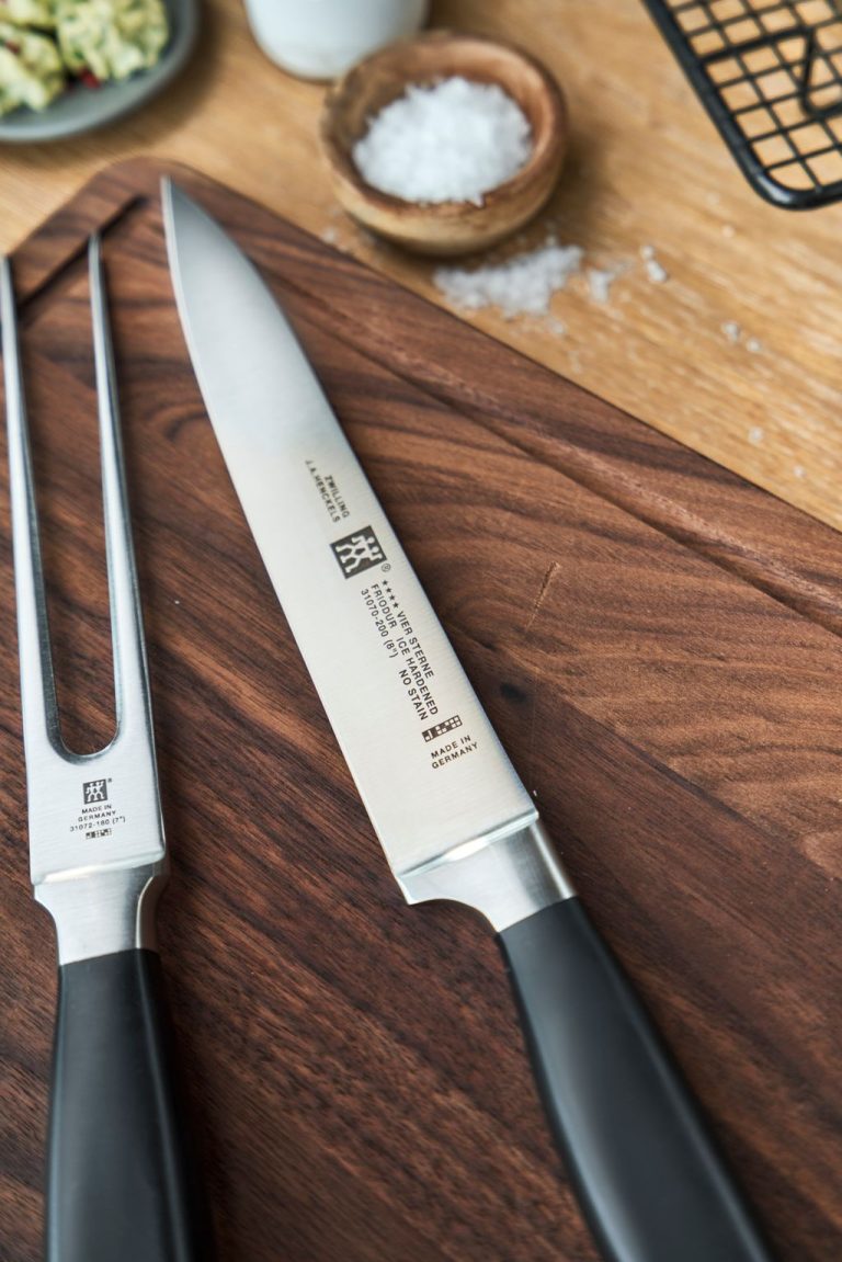 https://www.chefscomplements.co.nz/wp-content/uploads/2020/07/60088-Zwilling-Four-Star-2pc-Carving-Set-LS8-768x1151.jpg