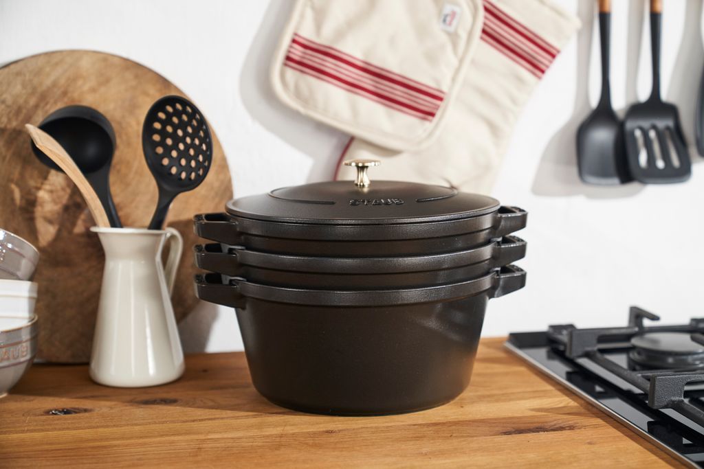 Saute Braiser saucepan, cast iron, 24cm/2,4L, Black - Staub