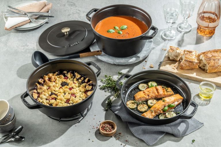 Nesting 3 PC Cookware Set with Universal Lid - China Cassrole and Dutch  Oven price