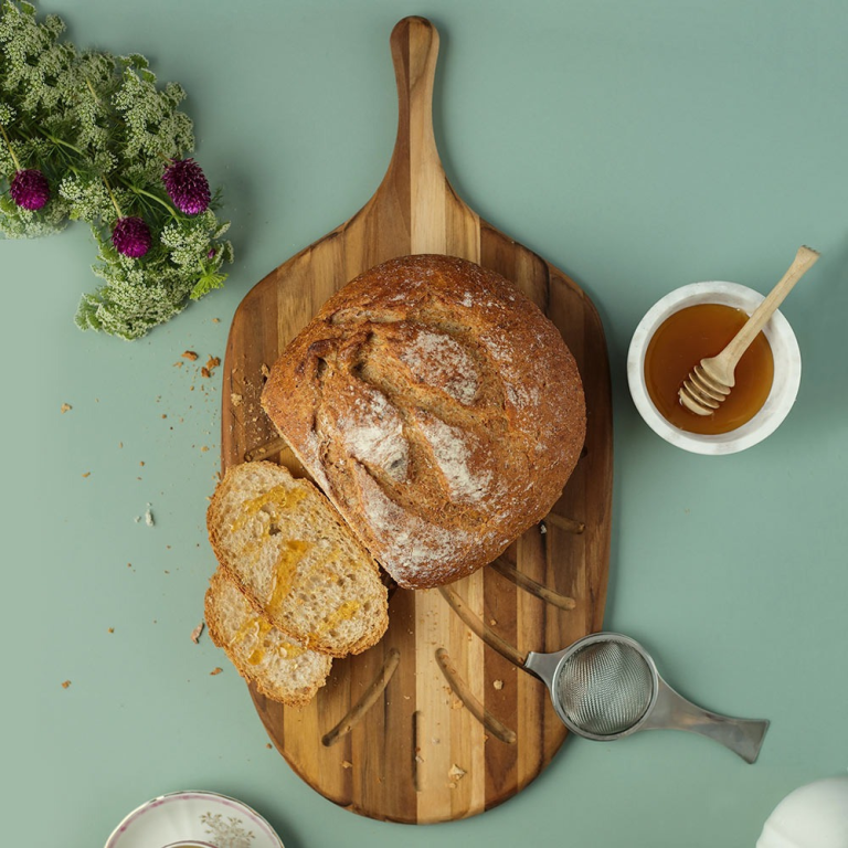 teakhaus-paddle-bread-serving-board-2