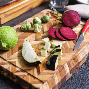 teakhouse-herringbone-cutting-board-51cm-1