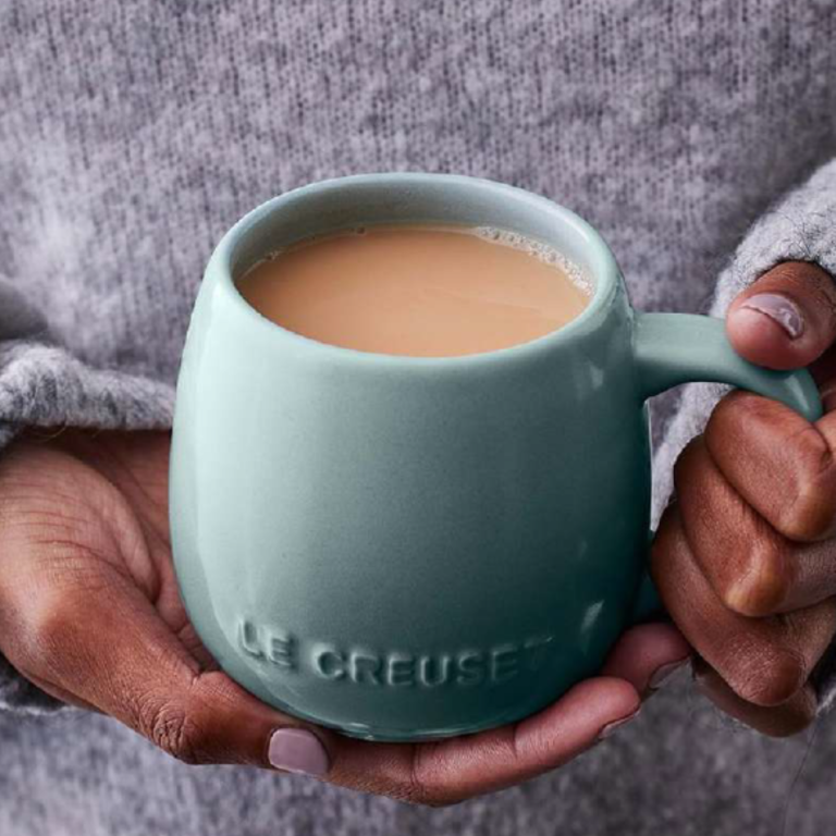 Le Creuset U Mug 380ml Lifestyle (1)